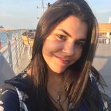 I'm Larissa from Brazil, 19 years old and I describe myself as organized, empathic, easy-going and I'm offering housekeeping.