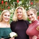 Nanny, pet sitter and full time mom, looking to help others, while running my own schedule
