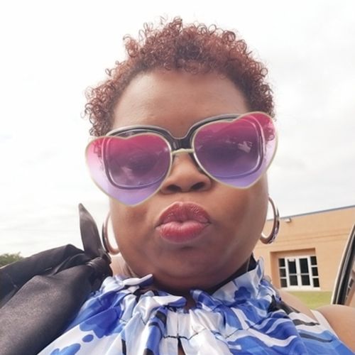 House Sitter Provider Shemaki R's Profile Picture
