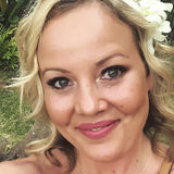 Experienced photographer with a unique eye and fresh style.