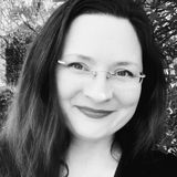 Multi-genre, multi-faceted, mega-watt writer seeks collaborative projects and partners!