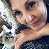 Licensed and bonded Pet Sitter who will come to your home to watch your loved ones.