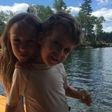 Part-time Nanny/Housekeeper needed for 5 and 10 year old / Cherchons gardienne temps partiel pour enfants de 4 et 9 ans