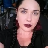 I'm an animal lover! Looking for casual- full time