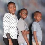A mother aged 36 years with 2 sons from kenya,sitter willing to put a smile to nice kids!