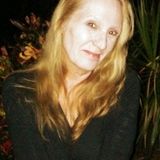 Housesitter for hire in Auburndale.. I'm really attentive, and caring with your pets , and plants , and of course your home