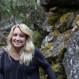 22 Year old female student petsitter/ walker