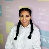 Hi my name is Jasmine Confort Im 27. New to Miami! Im offering house sitting, mail collecting and pet sitting