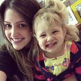 Hii, my name is Ana Carolina, Im 21 years, looking for job opportunities doing what I like: being around kids!