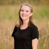 Babysitter Offered in Forest Grove
