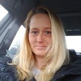 I am a 42 yr old female petsitter with 15+yrs experience.