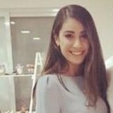 My name is Ana Hinojosa (Mexican), I am 25 years old.
I have more than 3 years of experience taking care of infants.