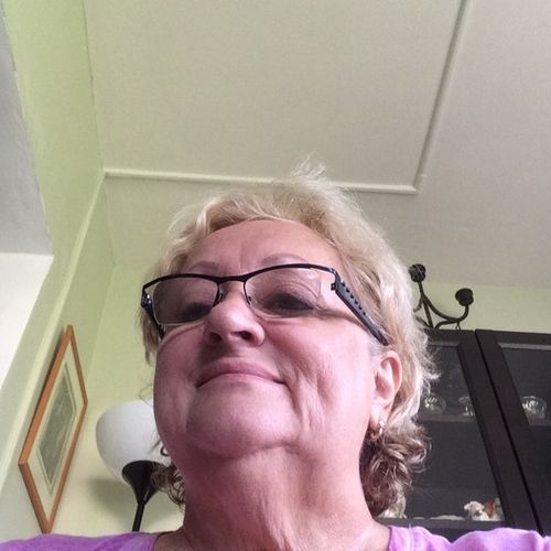 Housekeeper Provider Elzabeth Bartnik's Profile Picture