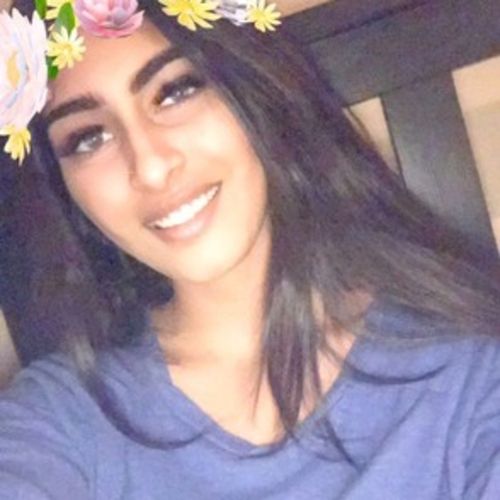 House Sitter Provider Alina Khan's Profile Picture