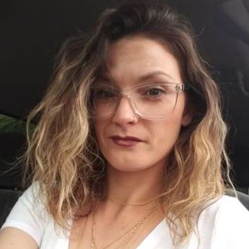 Hi my name is Desiree! Looking to bring great energy and a job well