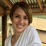 Caring and qualified sitter with 4 years of experience.