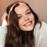 Hi! my name is Alexandra and I will be loving dog sitter or cat sitter for your home!