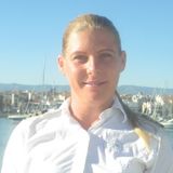 Stewardess from Berlin currently in Laudi while searching for a new job. I'd love doing some house/petsitting.