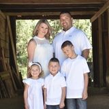 Hi Im Jessica and Im at stay at home mom! Im looking to watch kiddos in my home.
