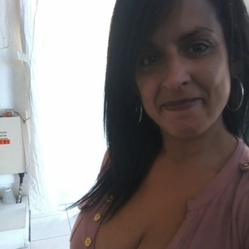 House Sitter Provider Vivian R's Profile Picture