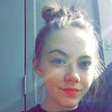 19 year old mom of two, currently works at hospital! I LOVE to clean and is OCD about it. (Only in a good way)