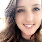 Babysitter Offered in Clarksville