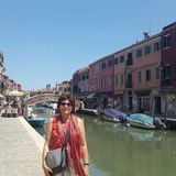 International student Lady .53 yo. English French & Arabic speaker