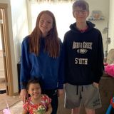 Hey, im Aileigh. And im offering babysitting services.