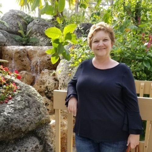 Pet Care Provider Lorraine R's Profile Picture