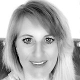 Hi my name is Kelly and I am an animal lover so let me help you and love on your animals!