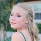 Fourteen year old pet sitter and dogwalker. Animal lover!